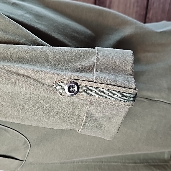 NEW STYLE & CO ARMY GREEN SHORT CUFFED SLEEVE BUTTON UP TOP - Picture 11 of 14